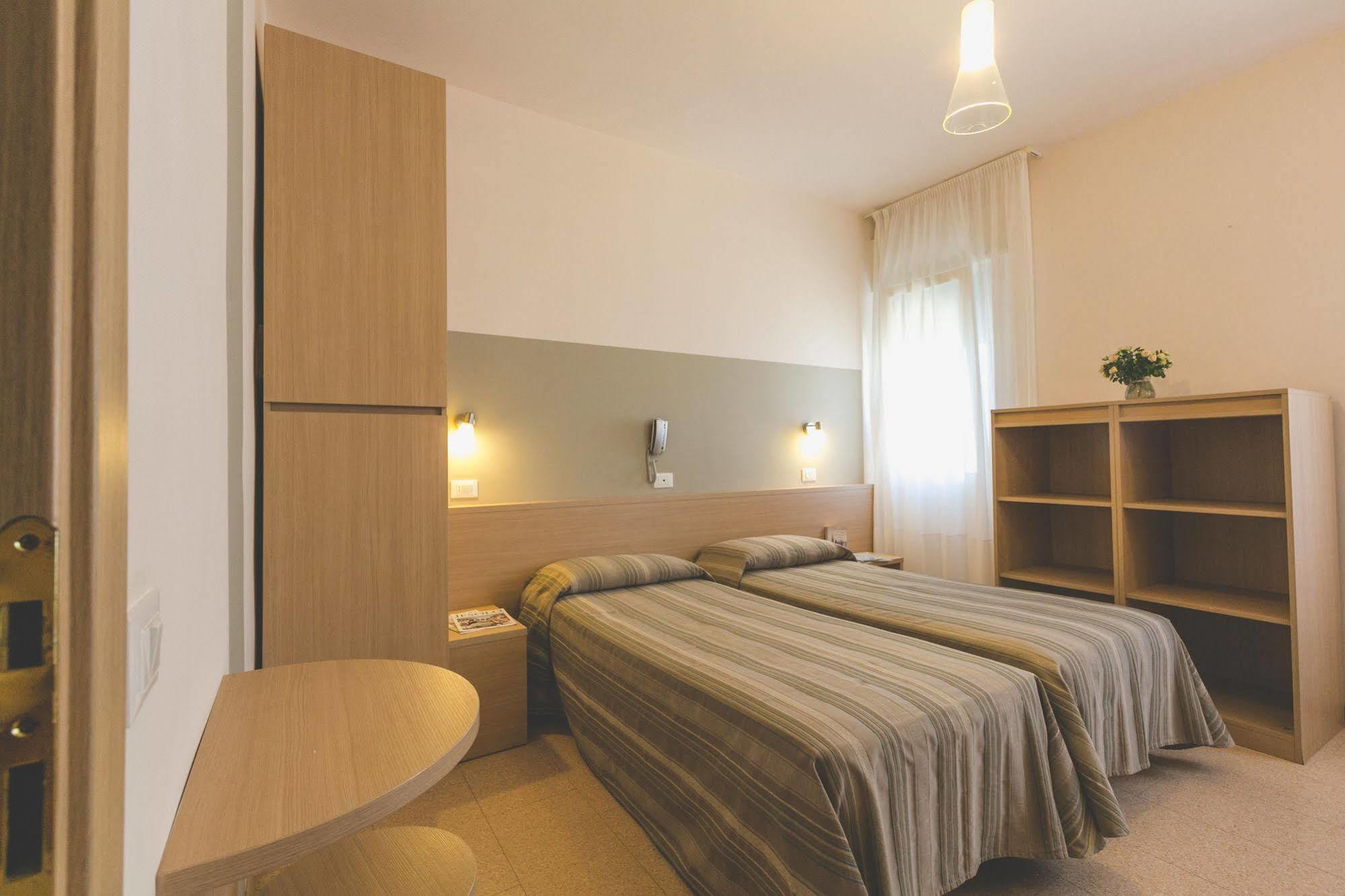 Hotel Colonna Lido di Jesolo Ngoại thất bức ảnh